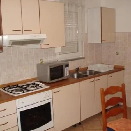 Mit Balkon- Fuer Fuenf Personen By Interhome Apartamento