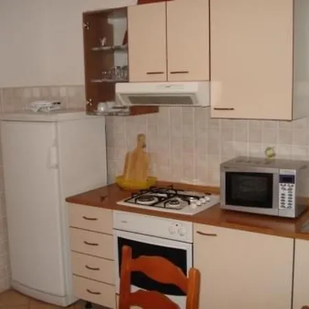 Mit Balkon- Fuer Fuenf Personen By Interhome Apartamento Pula