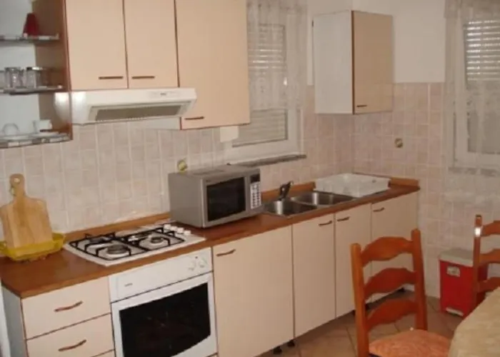 Mit Balkon- Fuer Fuenf Personen By Interhome Apartamento