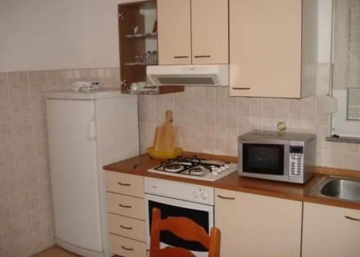 Mit Balkon- Fuer Fuenf Personen By Interhome Apartamento Pula