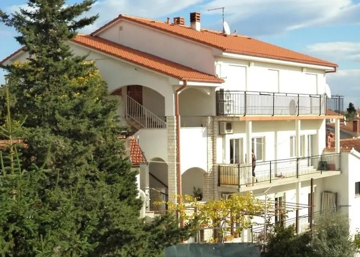 Mit Balkon- Fuer Fuenf Personen By Interhome Apartamento Pula