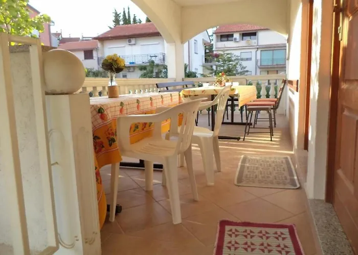 Mit Balkon- Fuer Fuenf Personen By Interhome Apartamento *