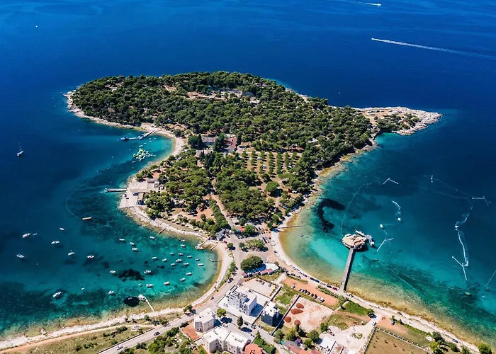 Apartamento Mit Balkon- Fuer Fuenf Personen By Interhome Pula