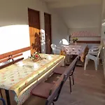 Mit Balkon- Fuer Fuenf Personen By Interhome פולה
