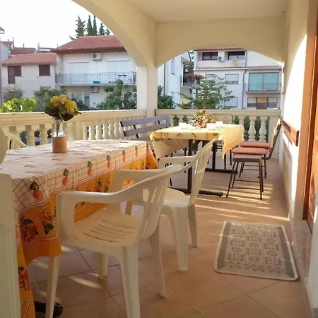 Mit Balkon- Fuer Fuenf Personen By Interhome * Pola