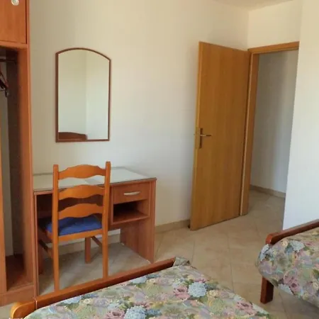 Apartment Mit Balkon- Fuer Fuenf Personen By Interhome