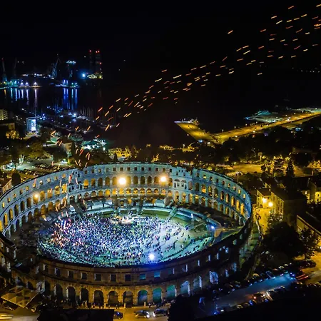 Mit Balkon- Fuer Fuenf Personen By Interhome Appartamento *