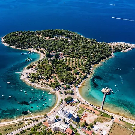 Appartamento Mit Balkon- Fuer Fuenf Personen By Interhome Pola