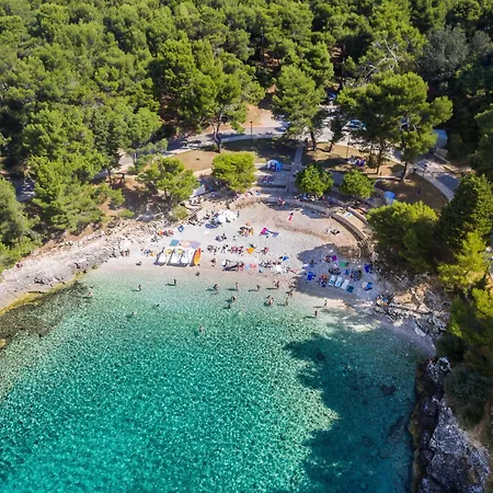 Mit Balkon- Fuer Fuenf Personen By Interhome Appartamento Pola