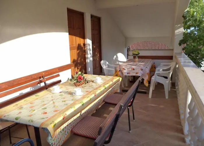 Mit Balkon- Fuer Fuenf Personen By Interhome Pula