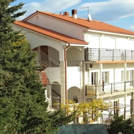 Mit Balkon- Fuer Fuenf Personen By Interhome Apartamento Pula